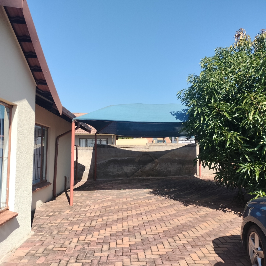 To Let 3 Bedroom Property for Rent in Tlhabane West North West